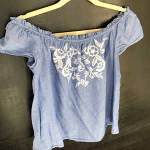 Off shoulders blouse